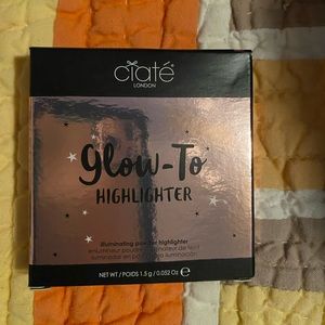 CIATÉ LONDON
Glow-To Highlighter